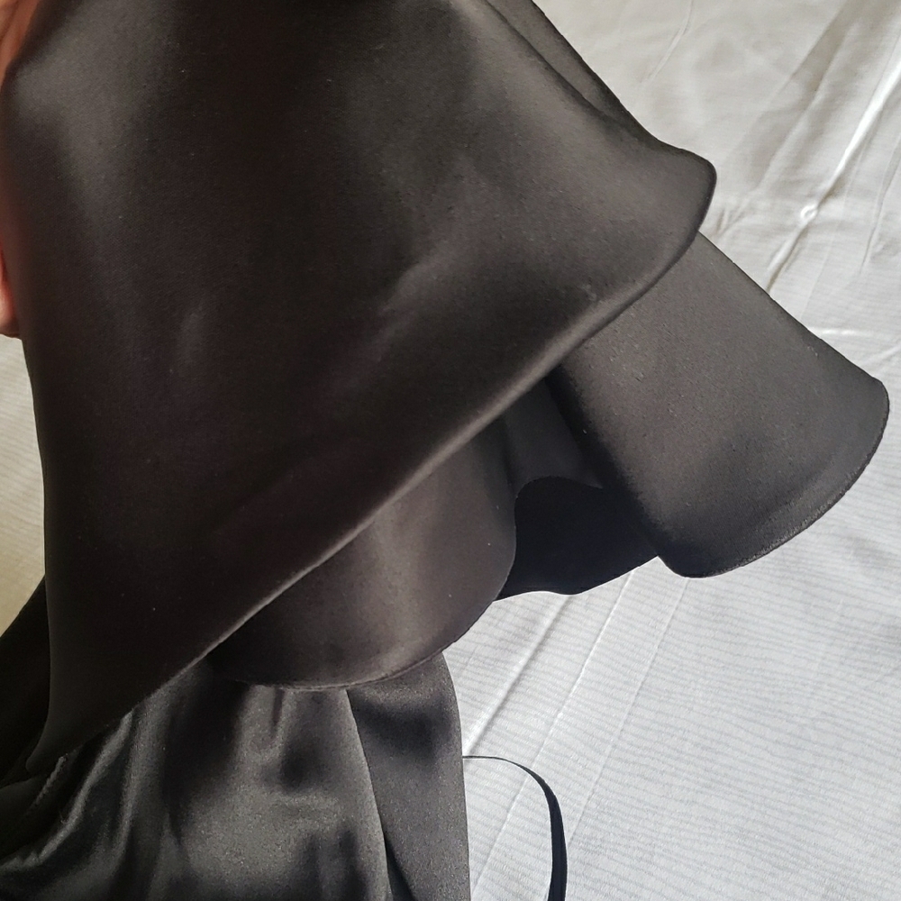 St. John Elegant Black SANTANA One-Shoulder Dress.SZ 6. - Picture 9 of 10